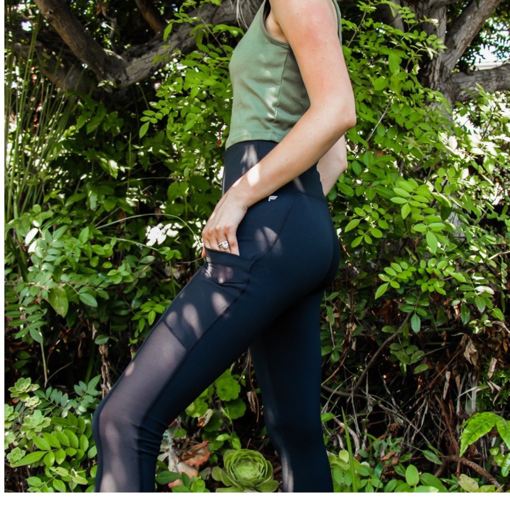NWT❗️ Fabletics Mila High-Waisted Pocket Capris - Picture 11 of 16